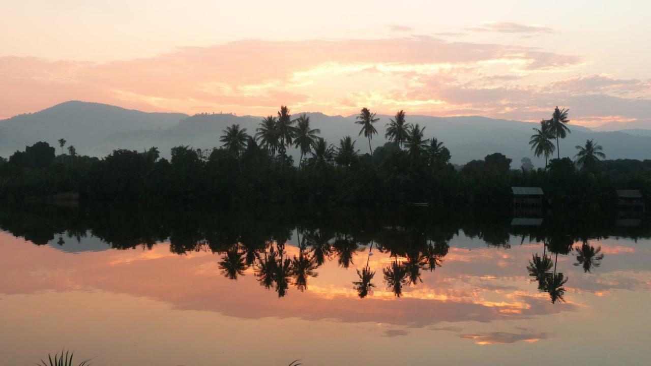 Green Mango Bungalows Kampot Exteriör bild